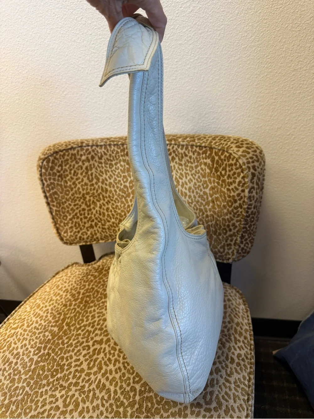 💯Auth! MARC JACOBS Cream/Beige Leather Knotted Shoulder Hobo Bag w Flower Appl.